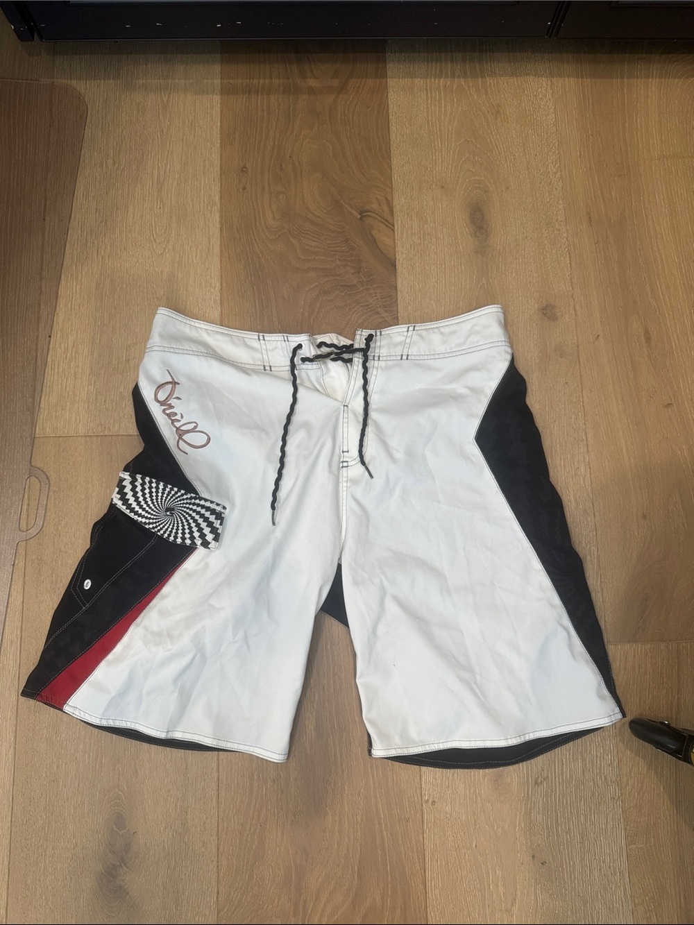 O'Neill Men’s White, Black & Red Boardshorts